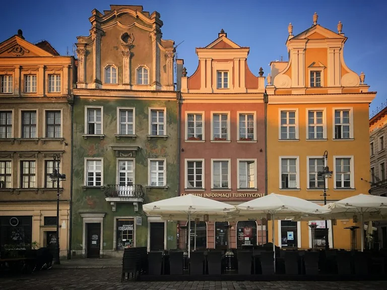 Chopin między Warszawą a Paryżem: muzyka i dwa miejsca pamięci