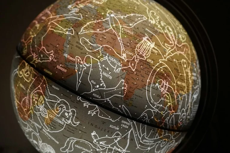 Horoskop na 10 października: rozmowy, plany i odpoczynek